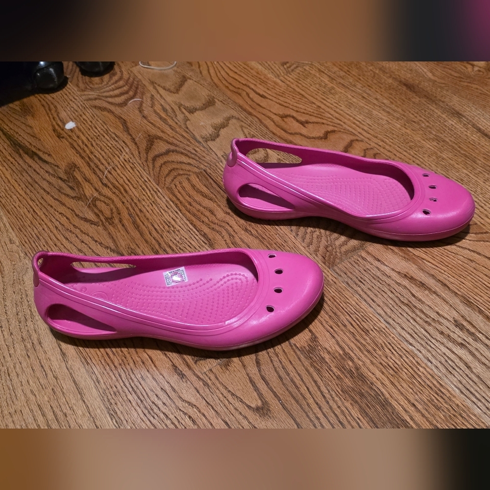Pink Crocs Flats - Picture 2 of 6